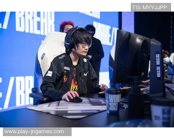 电竞比分分析FPX边路渗透策略的优劣与影响探讨 电竞比分分析FPX边路渗透策略的优劣与影响探讨